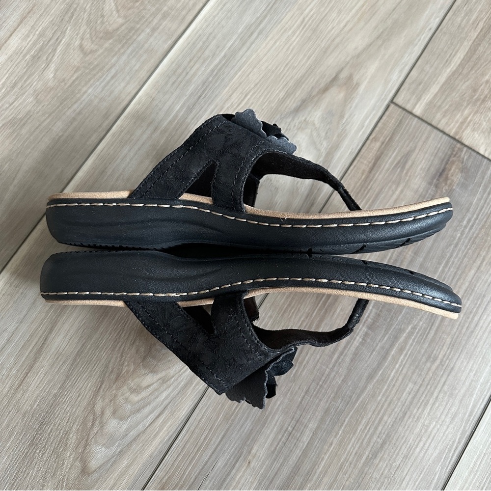 Clarks Laurieann Gema Black Floral Thong Sandals Comfort Adjustable Women’s 9 - Picture 10 of 13